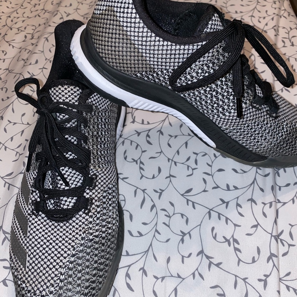 Women’s volleyball shoes